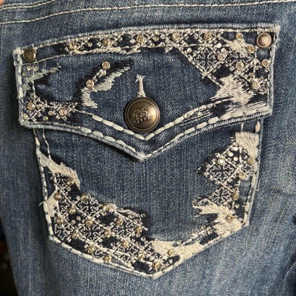 Love Nation Embroidered Cropped Denim Jean Capris Cotton Stretch Size 8 - Picture 6 of 8